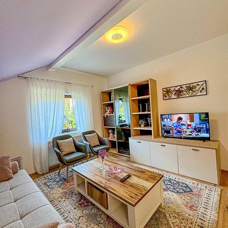 Apartman Mibel Zagabria Esterno foto