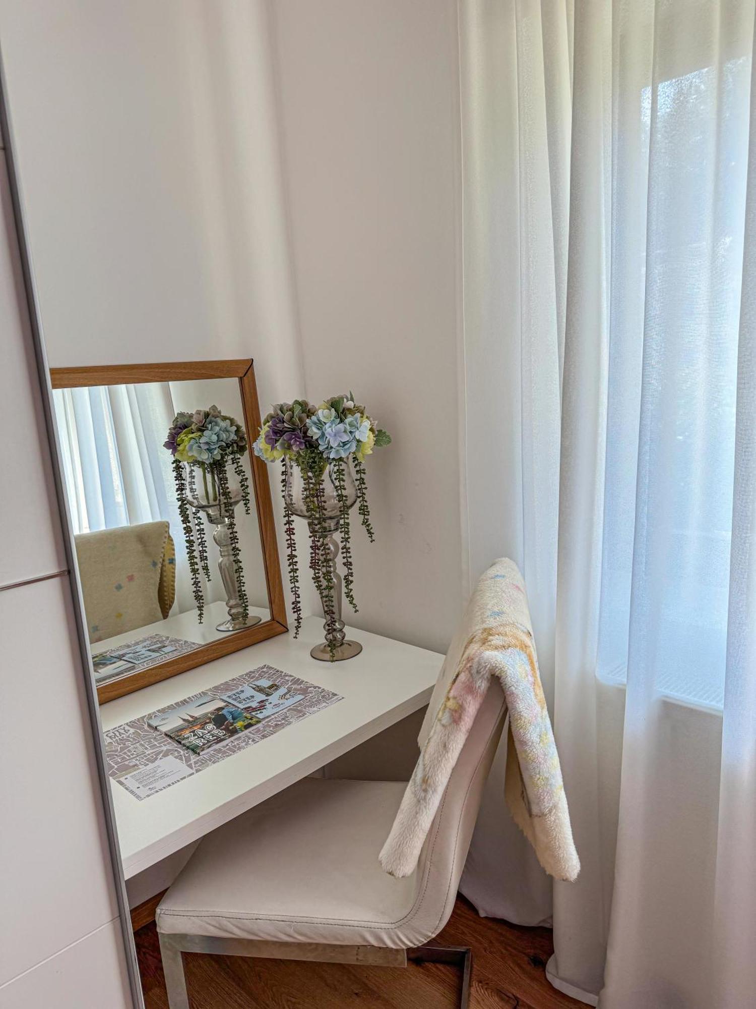 Apartman Mibel Zagabria Esterno foto